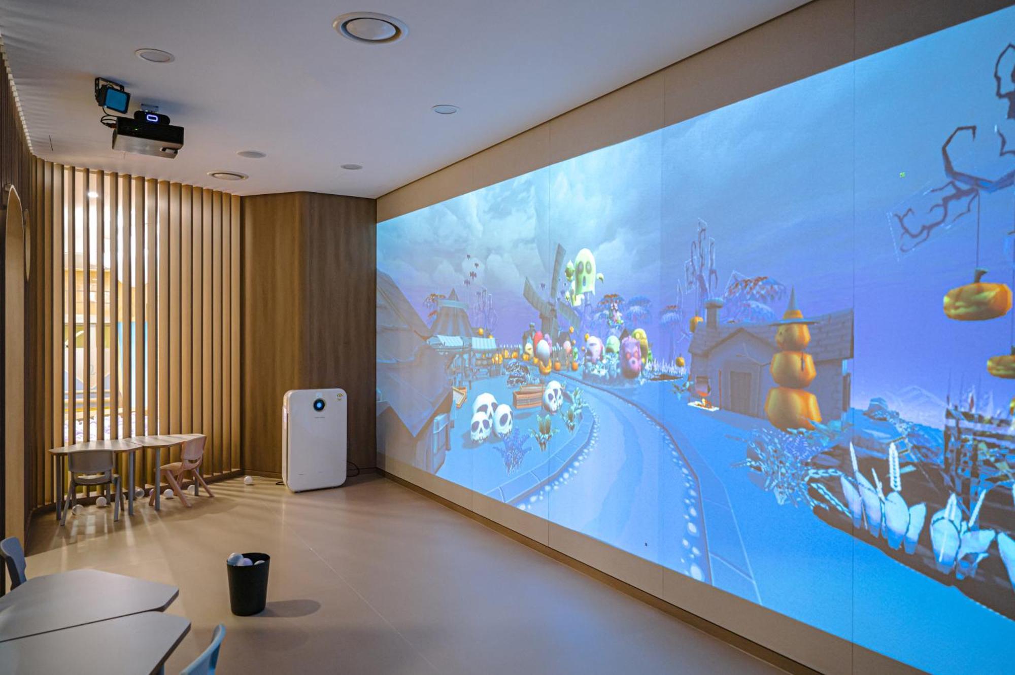 Lotte Hotel World Seoul Exterior photo The interactive wall