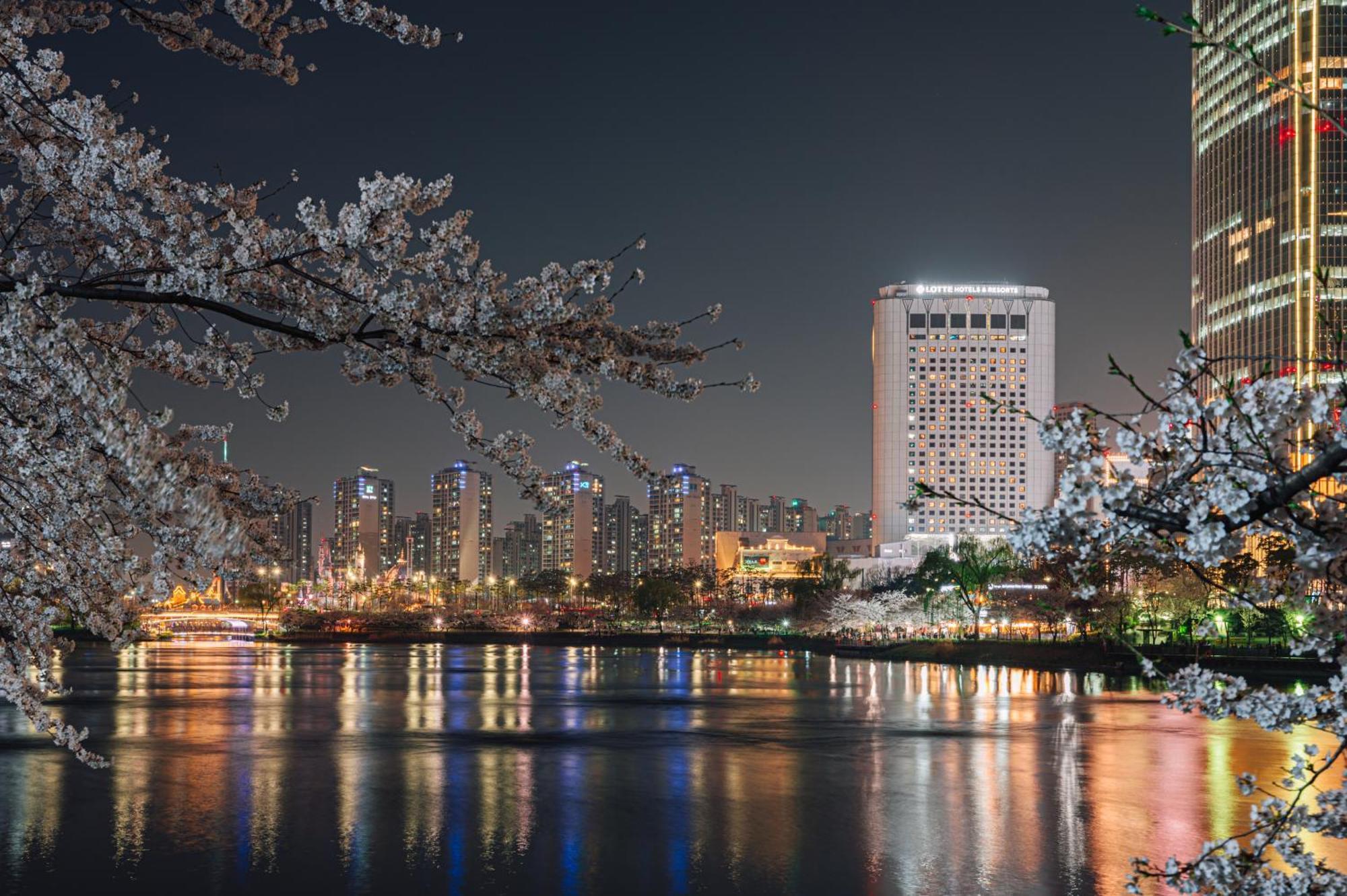Lotte Hotel World Seoul Exterior photo Han River