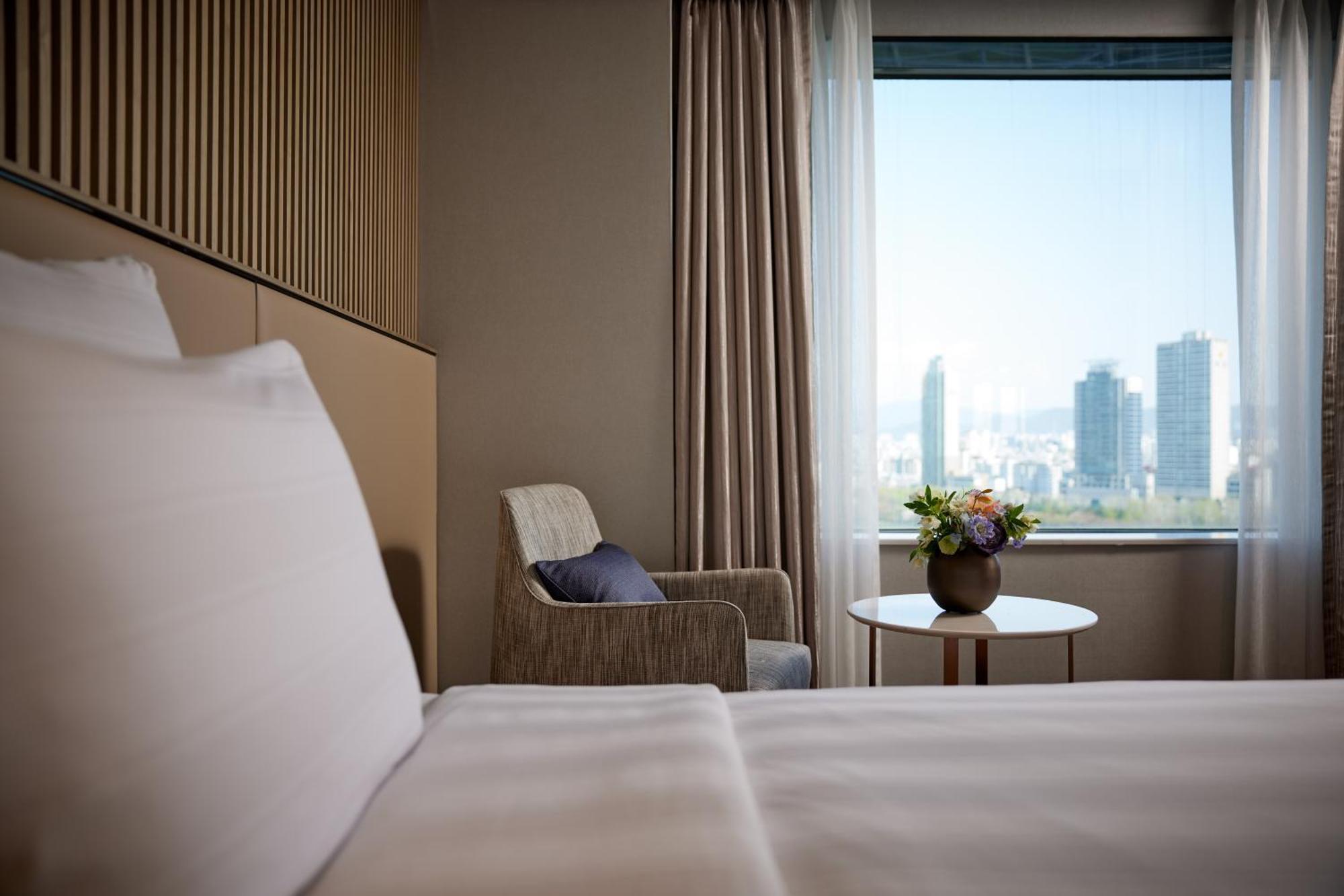 Lotte Hotel World Seoul Exterior photo Deluxe Room