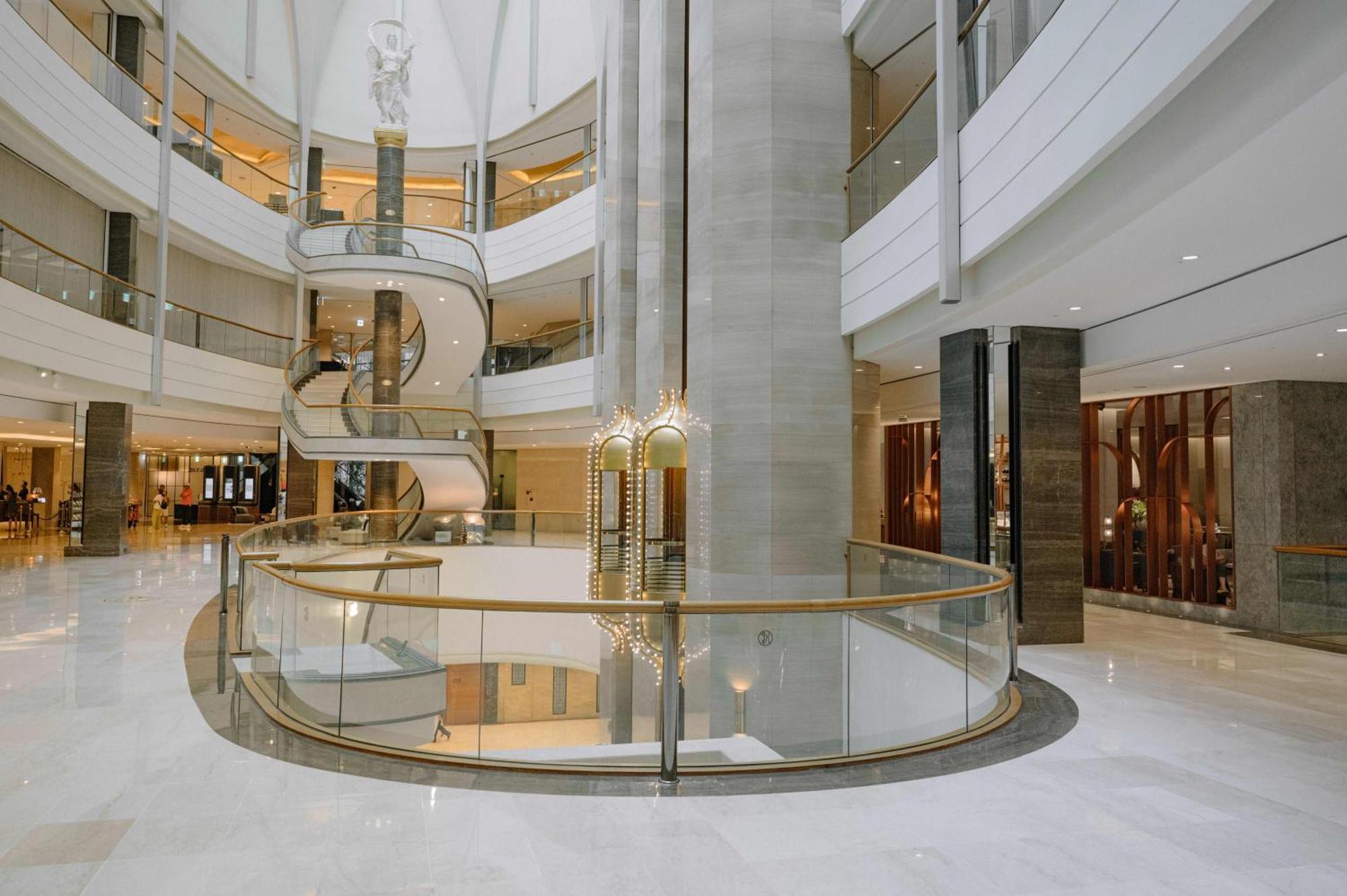 Lotte Hotel World Seoul Exterior photo The lobby of the Ritz-Carlton, DIFC